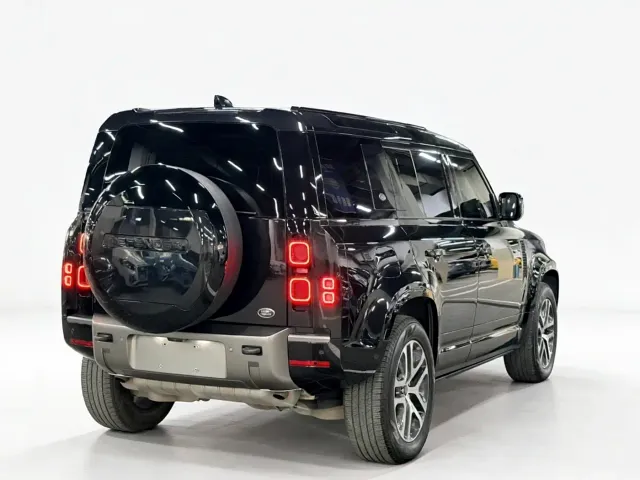 Land Rover Defender — Фото автомобиля 4