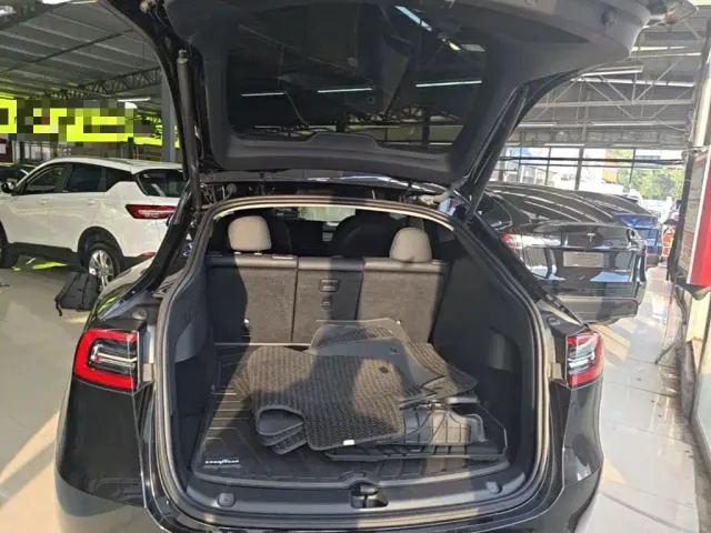 Tesla Model Y — Фото автомобиля 18