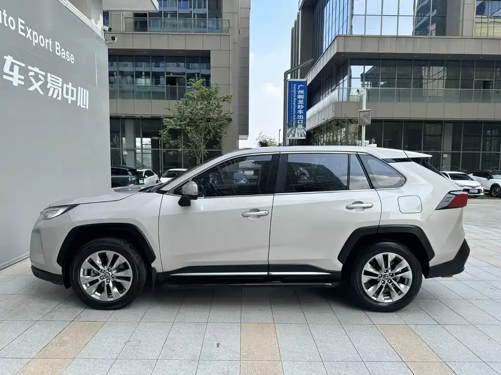 Toyota Wildlander 2022 2.0L CVT FWD Luxury PLUS Edition — Фото автомобиля 3