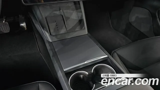 Tesla Model 3 — Фото автомобиля 12