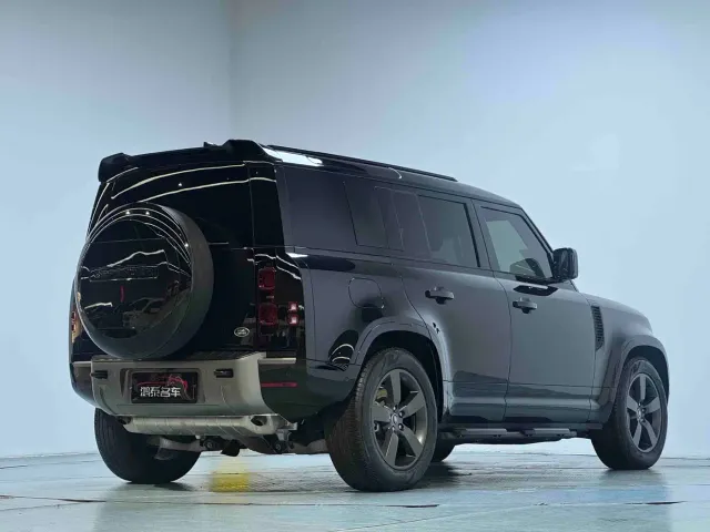 Land Rover Defender — Фото автомобиля 19