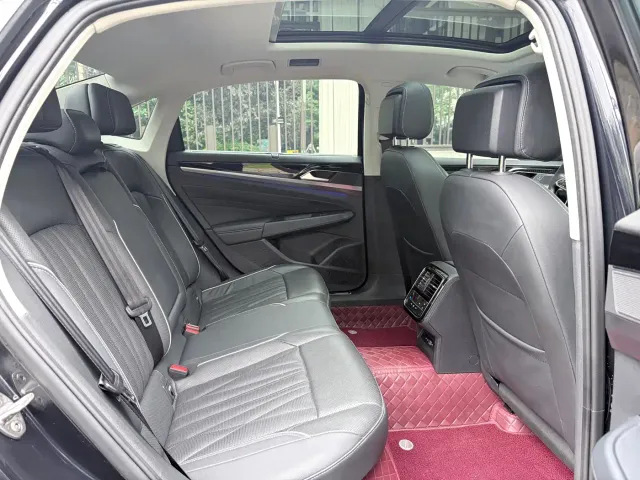 Volkswagen Passat — Фото автомобиля 19
