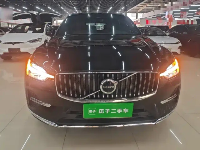 Volvo XC60 — Фото автомобиля 2