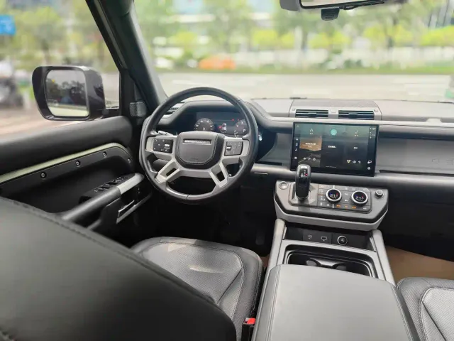 Land Rover Defender — Фото автомобиля 4