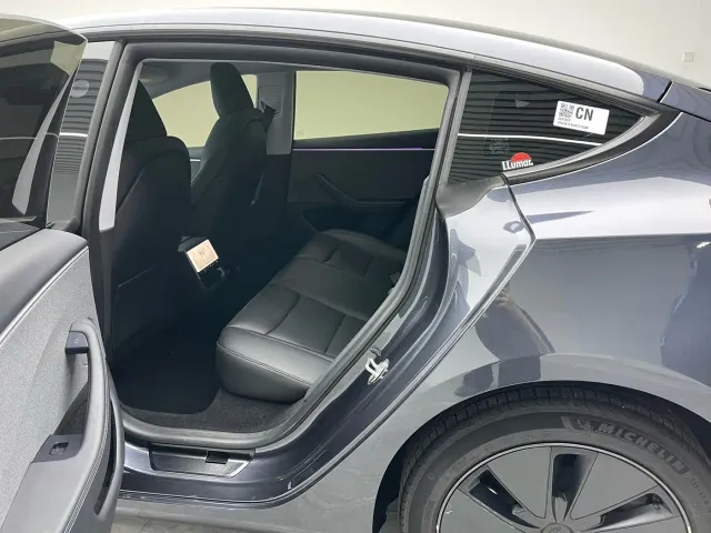 Tesla Model 3 — Фото автомобиля 17