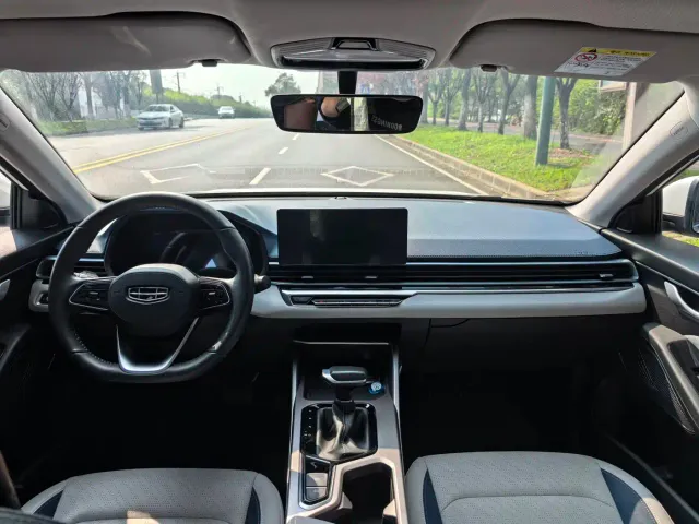 Geely Emgrand — Фото автомобиля 4