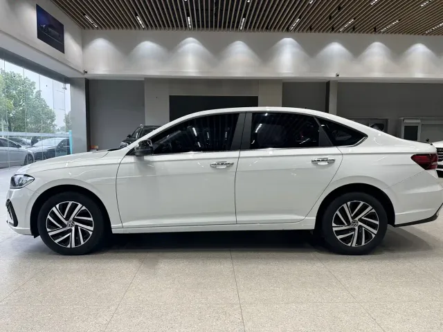 Volkswagen Lavida — Фото автомобиля 4