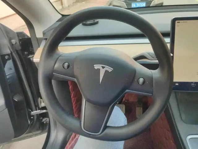 Tesla Model Y — Фото автомобиля 15