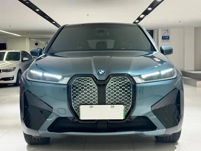 BMW iX — Фото автомобиля 2