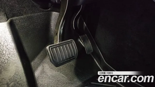 Tesla Model Y — Фото автомобиля 21