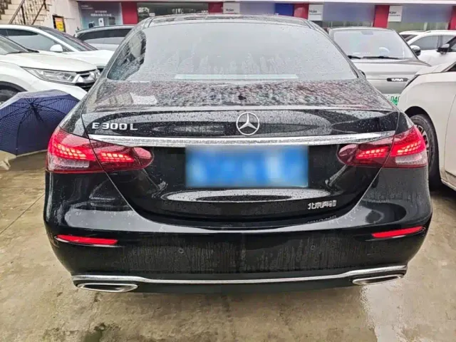 Mercedes-Benz E-Class — Фото автомобиля 5