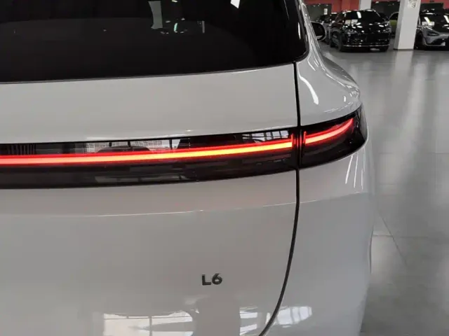 Li Auto L6 — Фото автомобиля 7