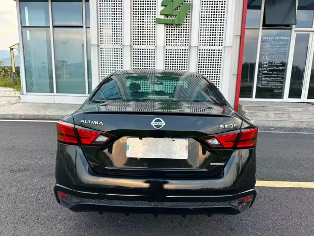 Nissan Teana — Фото автомобиля 6