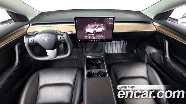 Tesla Model 3 — Фото автомобиля 10