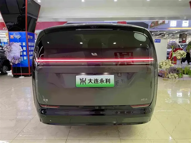 Li Auto MEGA — Фото автомобиля 16