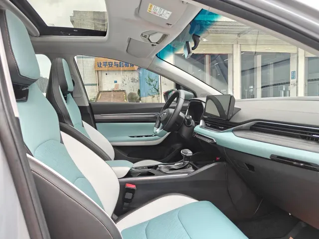 Geely Emgrand S — Фото автомобиля 12
