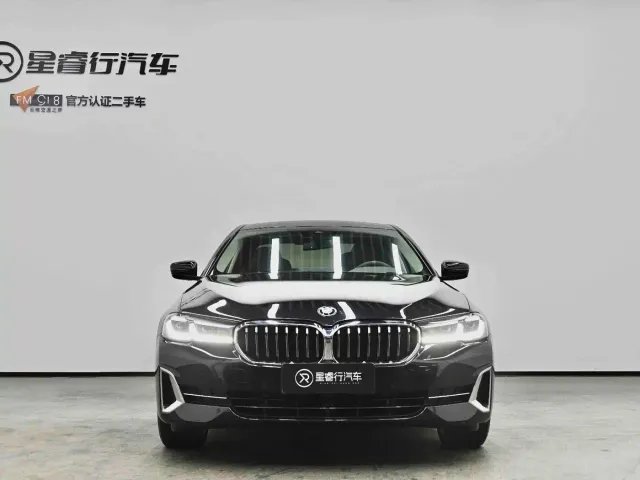 BMW 5 Series — Фото автомобиля 12
