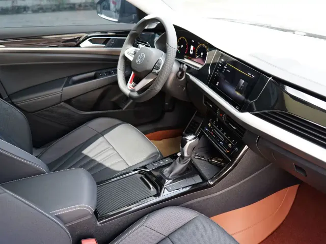 Volkswagen Passat — Фото автомобиля 14