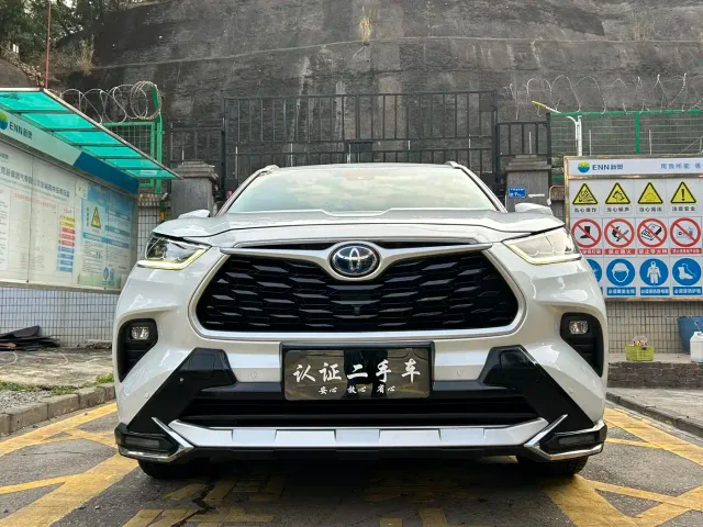 Toyota Highlander — Фото автомобиля 2