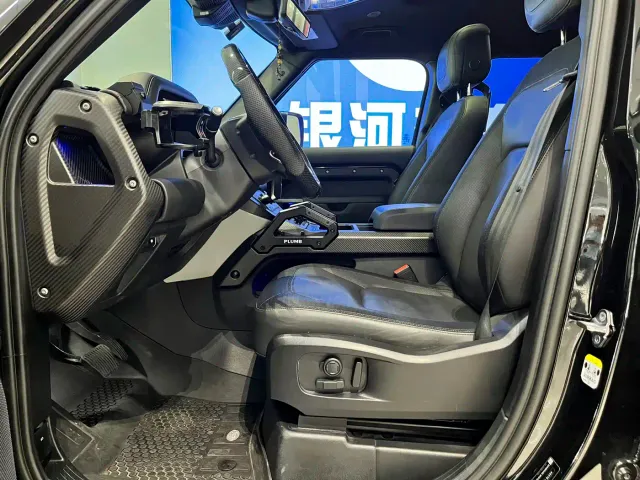 Land Rover Defender — Фото автомобиля 4