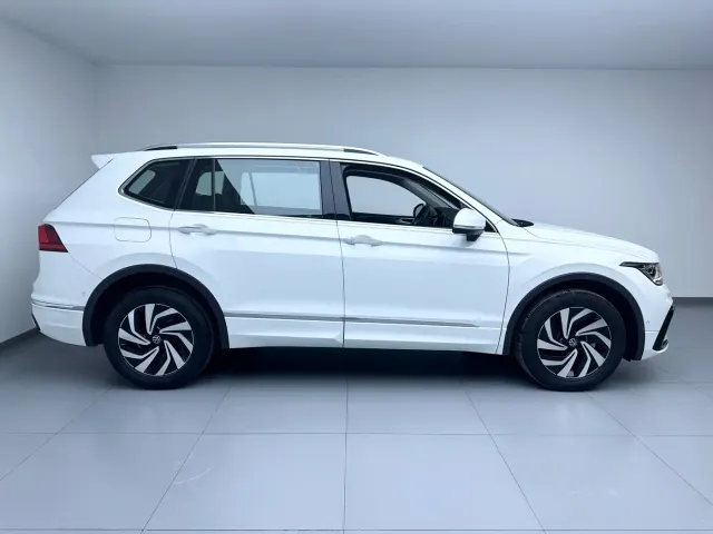 Volkswagen Tiguan L — Фото автомобиля 8