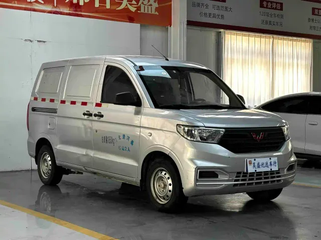 Wuling Hongguang V — Фото автомобиля 3