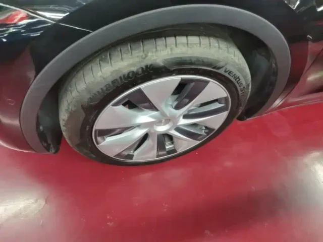 Tesla Model Y — Фото автомобиля 22