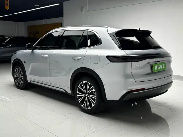 Geely Galaxy Starship 7 EM-i — Фото автомобиля 10