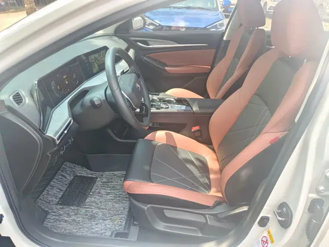 Changan Eado — Фото автомобиля 5