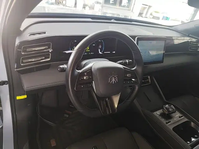 BYD Qin L — Фото автомобиля 9