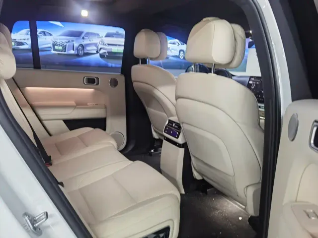 Li Auto L7 — Фото автомобиля 6
