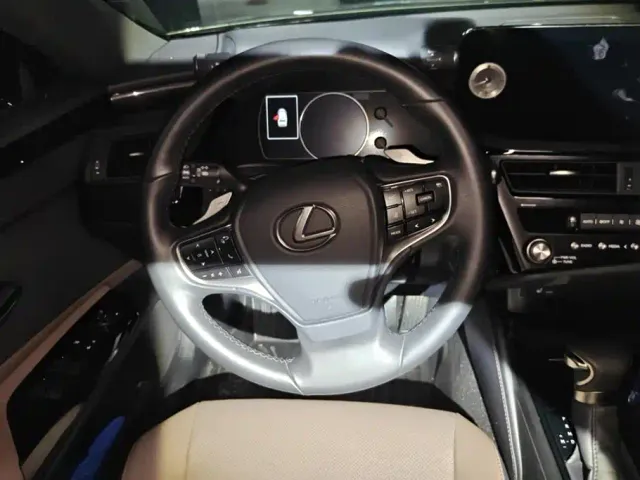 Lexus ES — Фото автомобиля 15