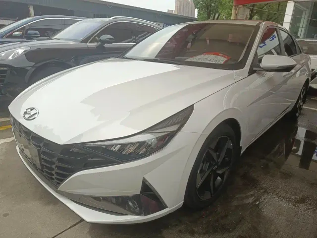 Hyundai Elantra — Фото автомобиля 3