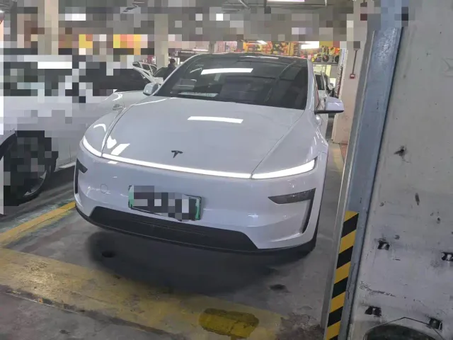 Фотография автомобиля — Tesla Model Y