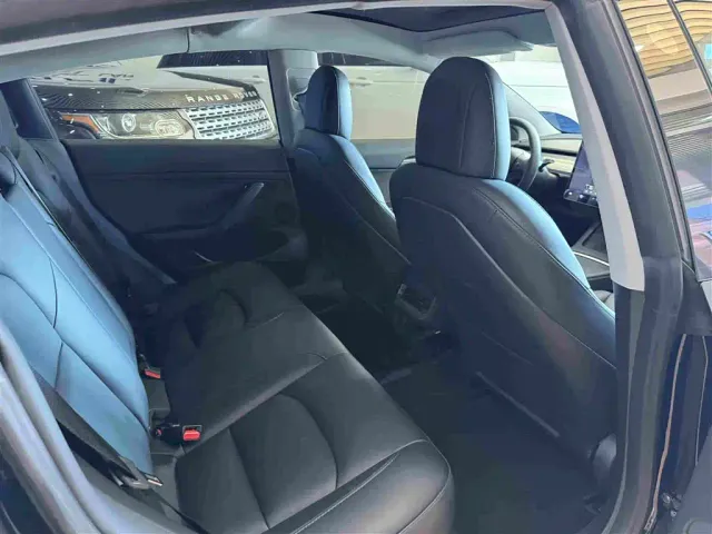 Tesla Model 3 — Фото автомобиля 9