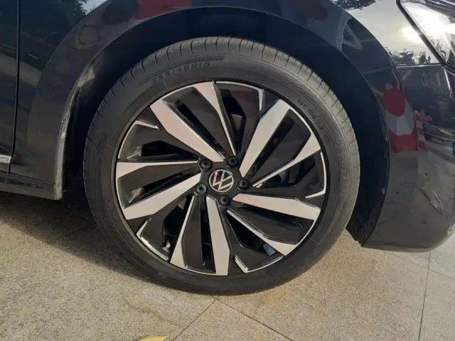 Volkswagen Passat — Фото автомобиля 6
