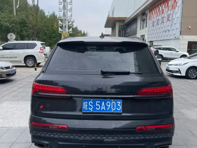 Audi Q7 — Фото автомобиля 5
