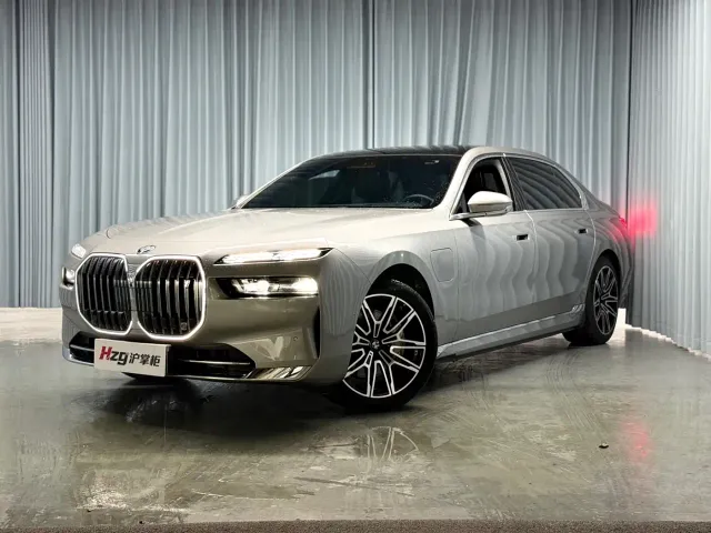 Фотография автомобиля — BMW i7