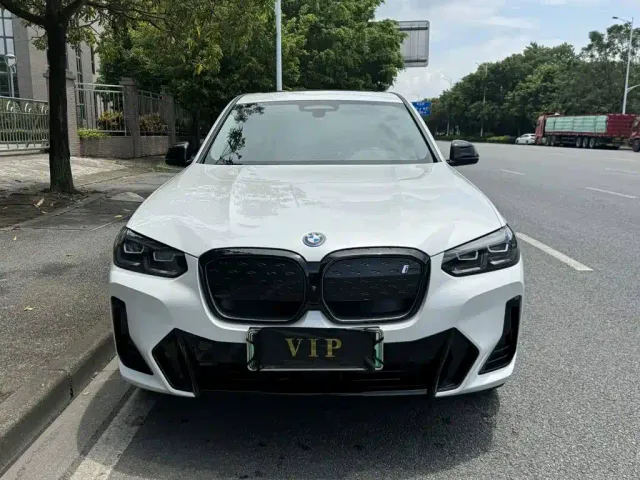BMW iX3 — Фото автомобиля 2