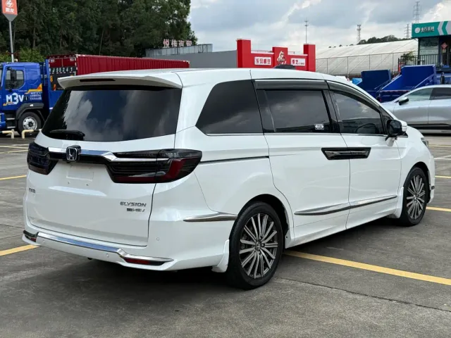 Honda Elysion — Фото автомобиля 4
