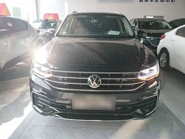 Volkswagen Tiguan L — Фото автомобиля 2