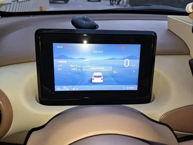 Wuling Hongguang Mini EV — Фото автомобиля 13