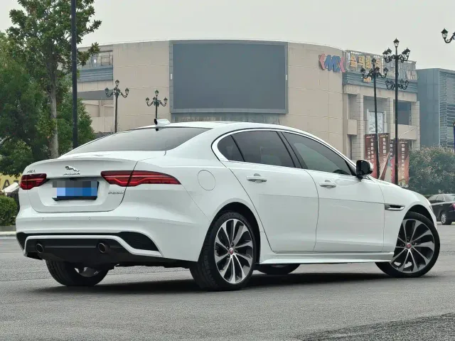 Jaguar XEL — Фото автомобиля 5