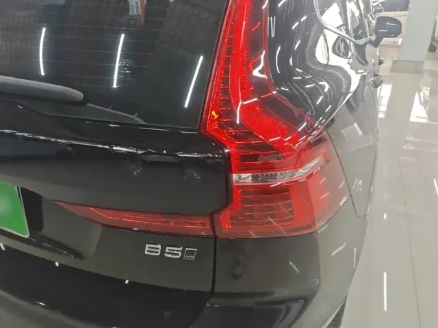 Volvo XC60 — Фото автомобиля 7