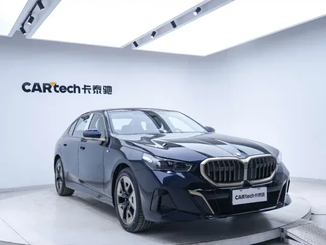 BMW 5 Series — Фото автомобиля 3