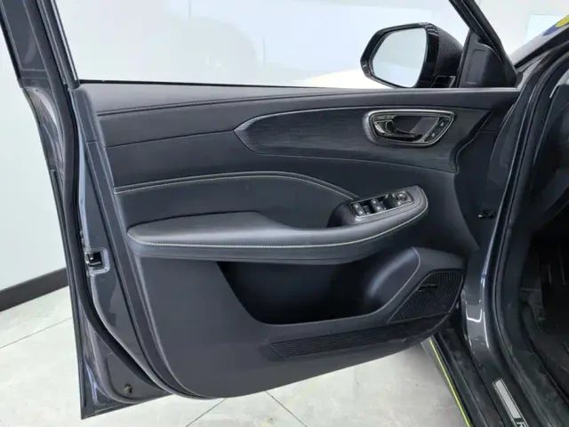 Roewe RX5 — Фото автомобиля 7