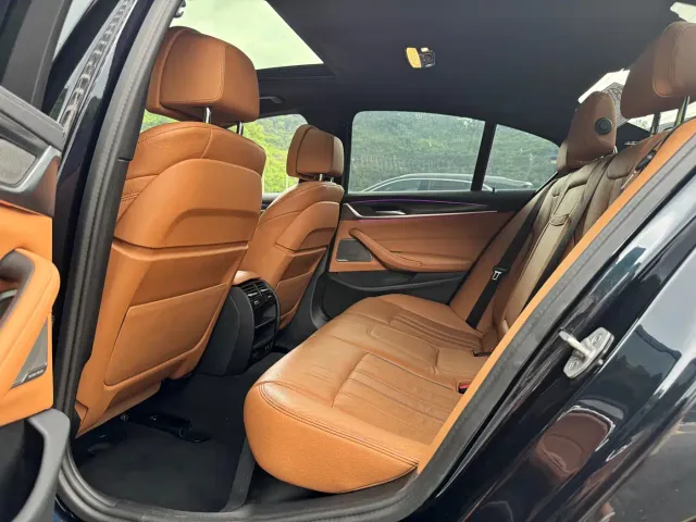 BMW 5 Series — Фото автомобиля 5