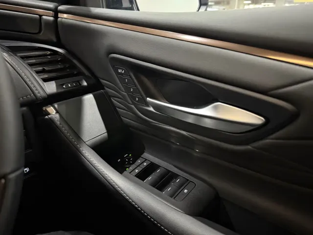 Toyota Alphard — Фото автомобиля 12