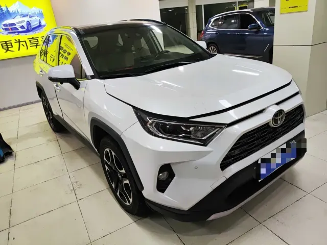 Toyota RAV4 — Фото автомобиля 2