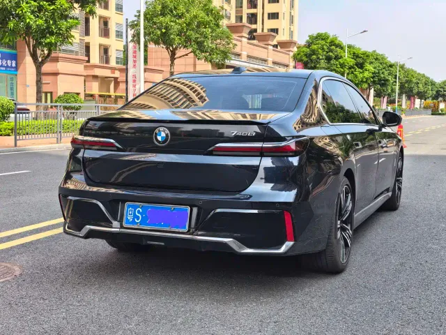 BMW 7 Series — Фото автомобиля 6